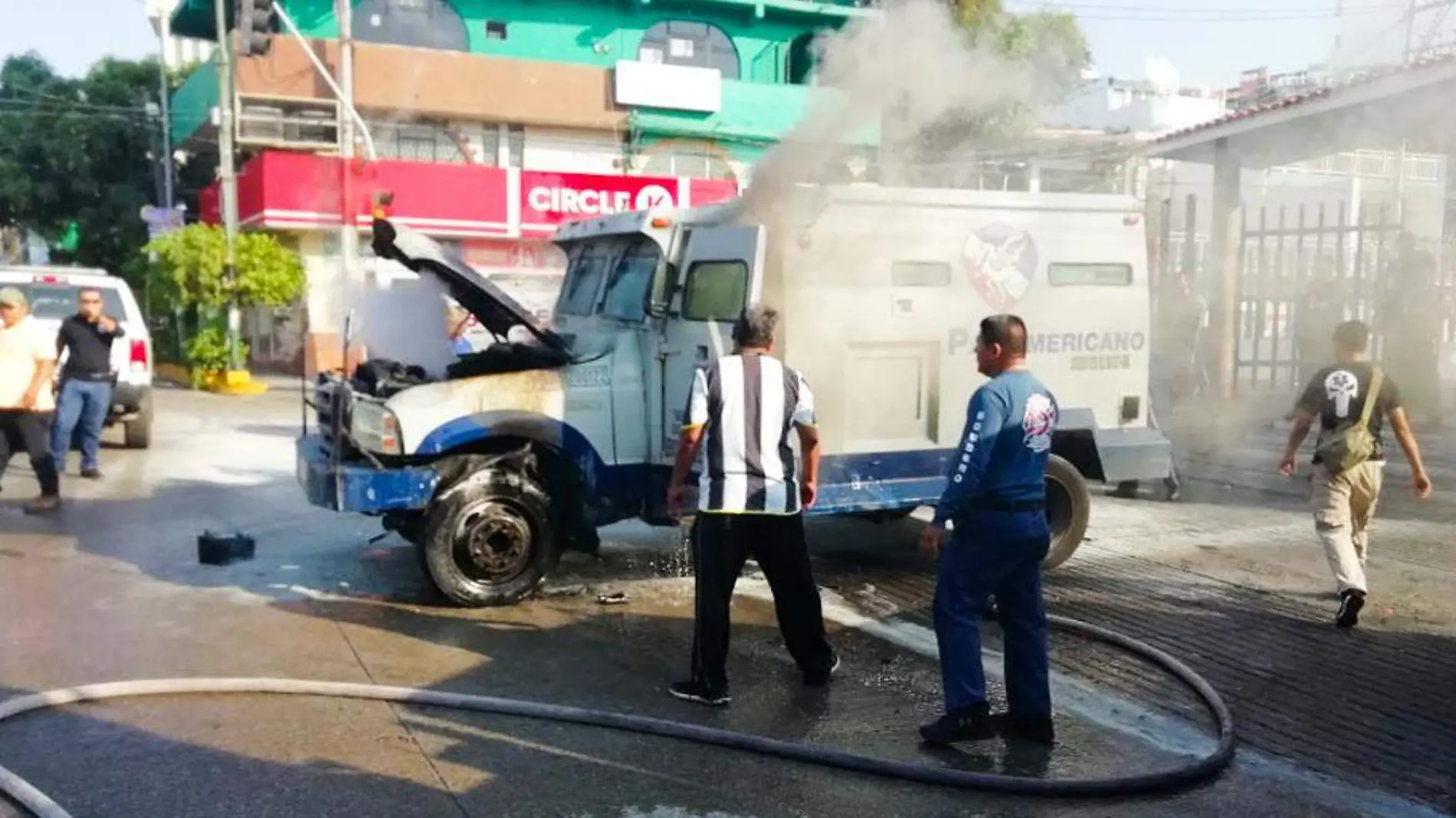 se incendia camioneta de valores